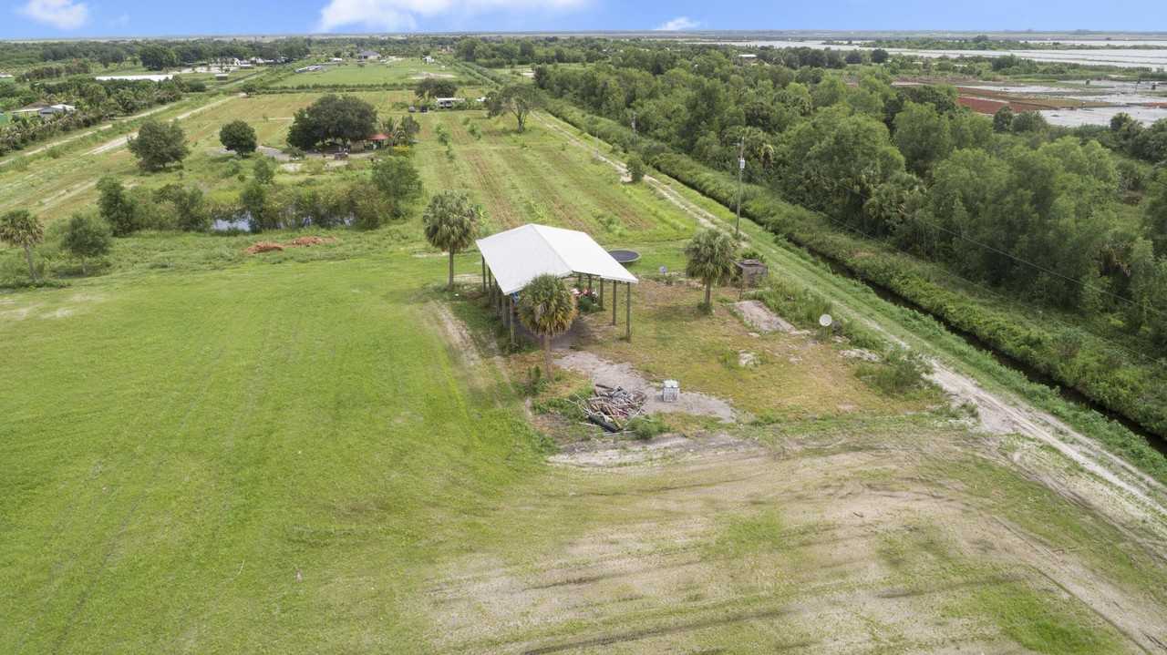 20229 Marie Ct - Photo 3 of 6