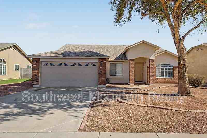 2272 E Remington Pl - Photo 2 of 37