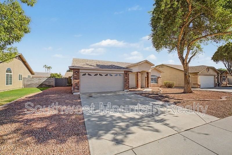 2272 E Remington Pl - Photo 3 of 37
