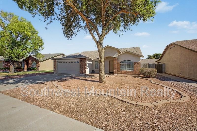 2272 E Remington Pl - Photo 5 of 37
