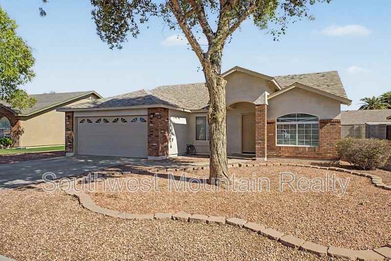 2272 E Remington Pl - Photo 6 of 37