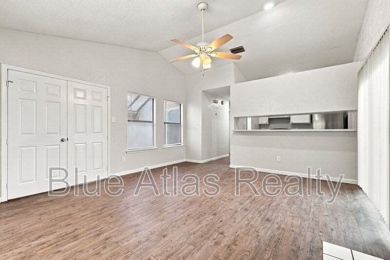 10324 Whitingham Dr - Photo 3 of 15