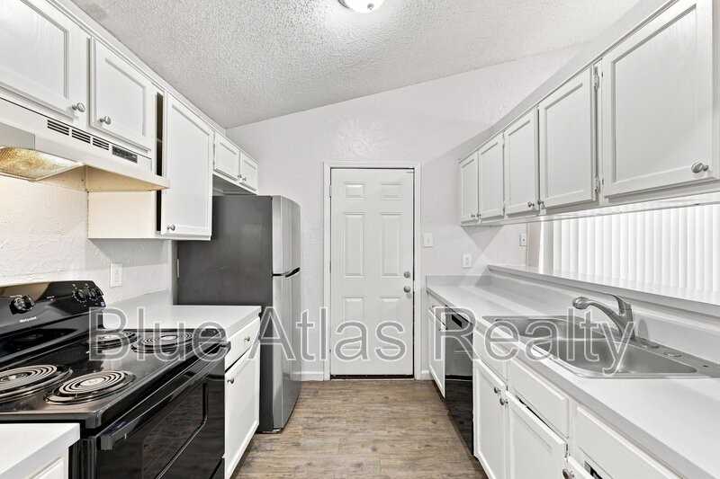 10324 Whitingham Dr - Photo 4 of 15
