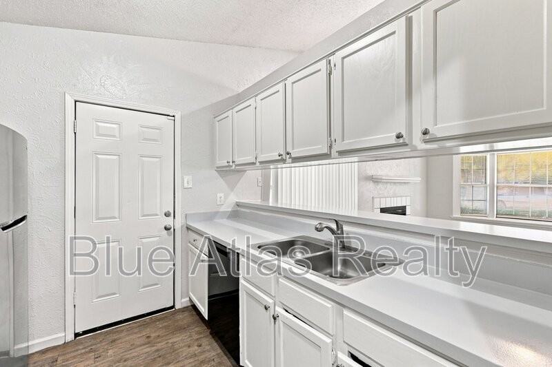 10324 Whitingham Dr - Photo 6 of 15