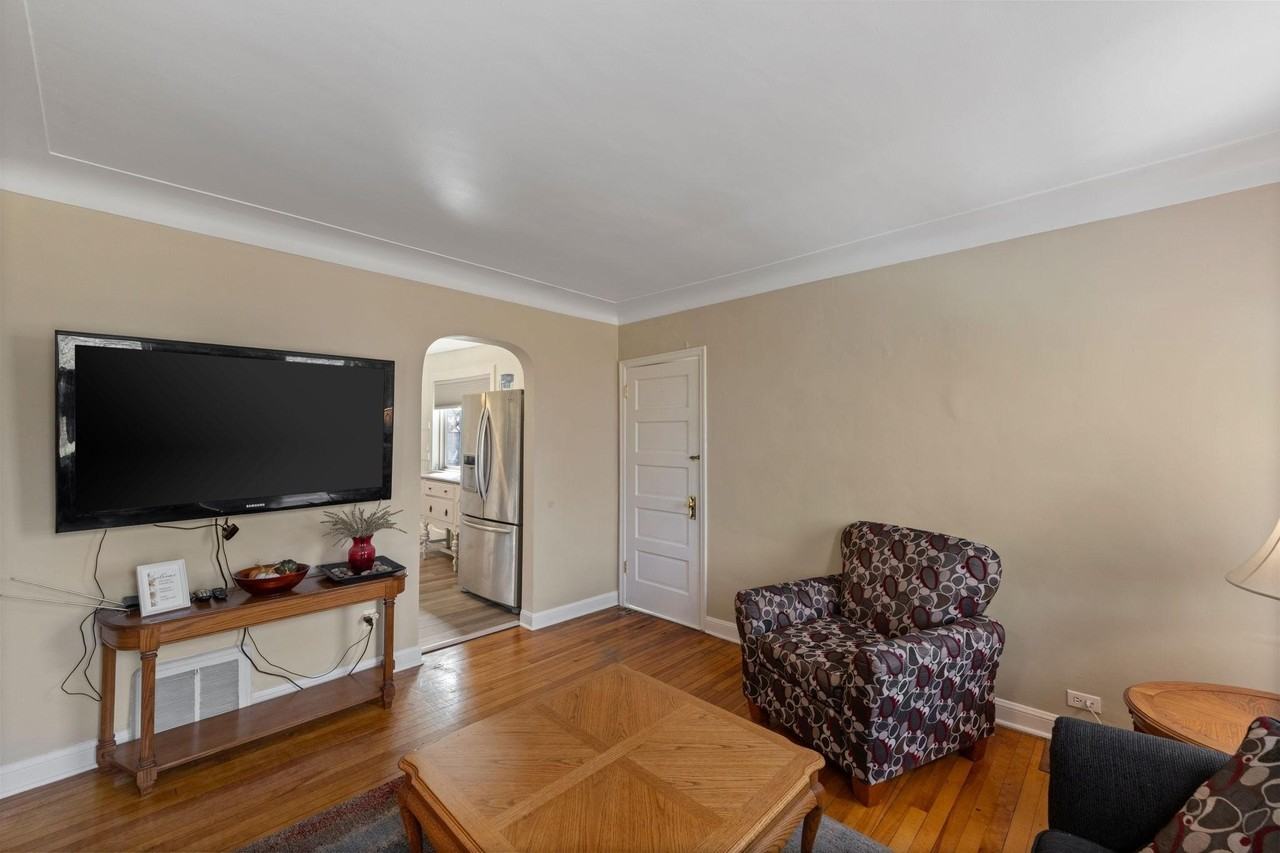 3547 Main St Ne - Photo 3 of 16