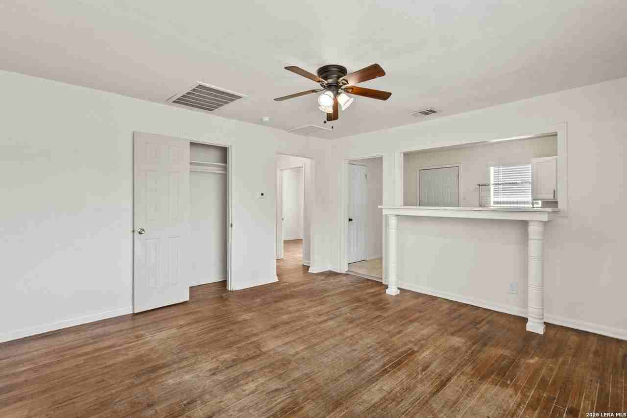 757 AVONDALE AVE - Photo 3 of 18