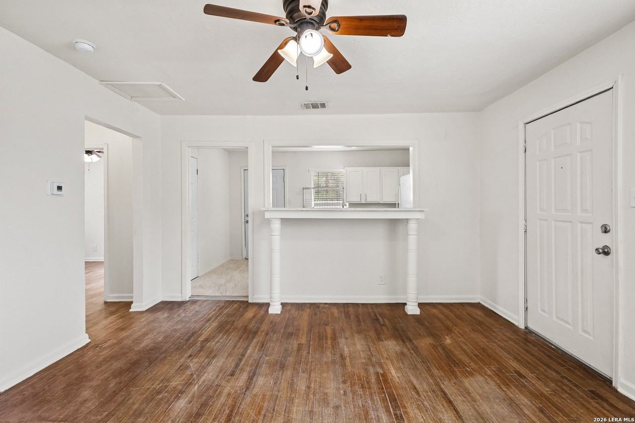 757 AVONDALE AVE - Photo 4 of 18