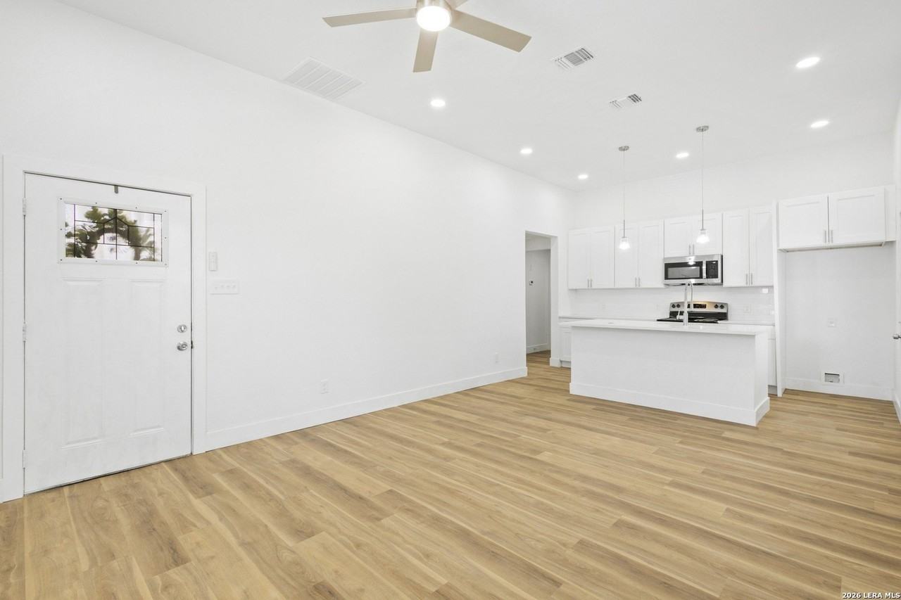 306 W Baylor - Photo 3 of 19
