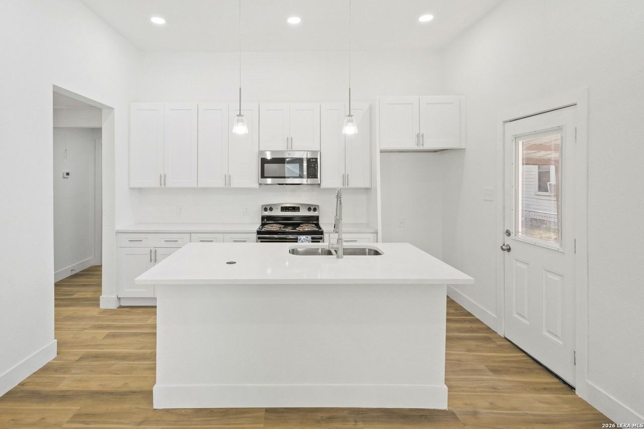 306 W Baylor - Photo 4 of 19