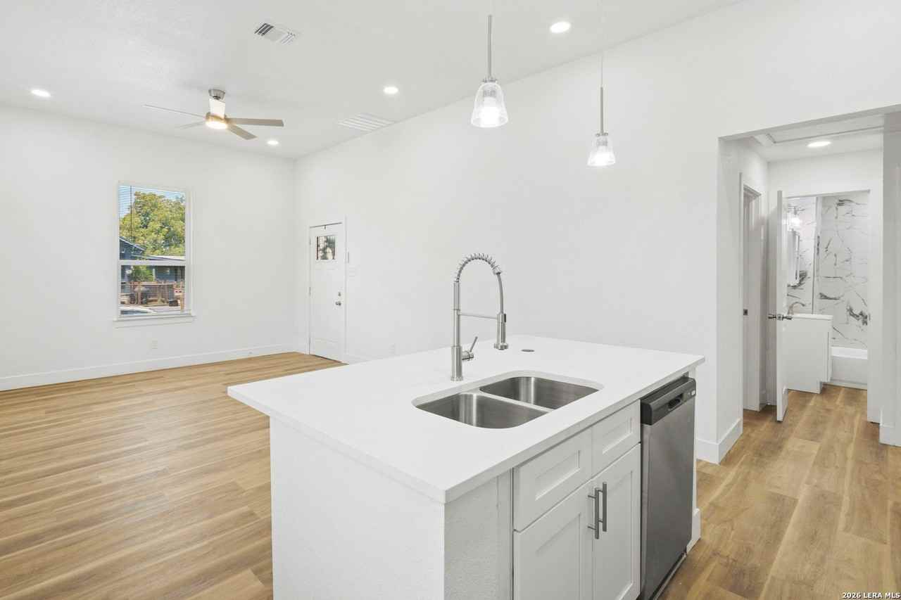 306 W Baylor - Photo 5 of 19