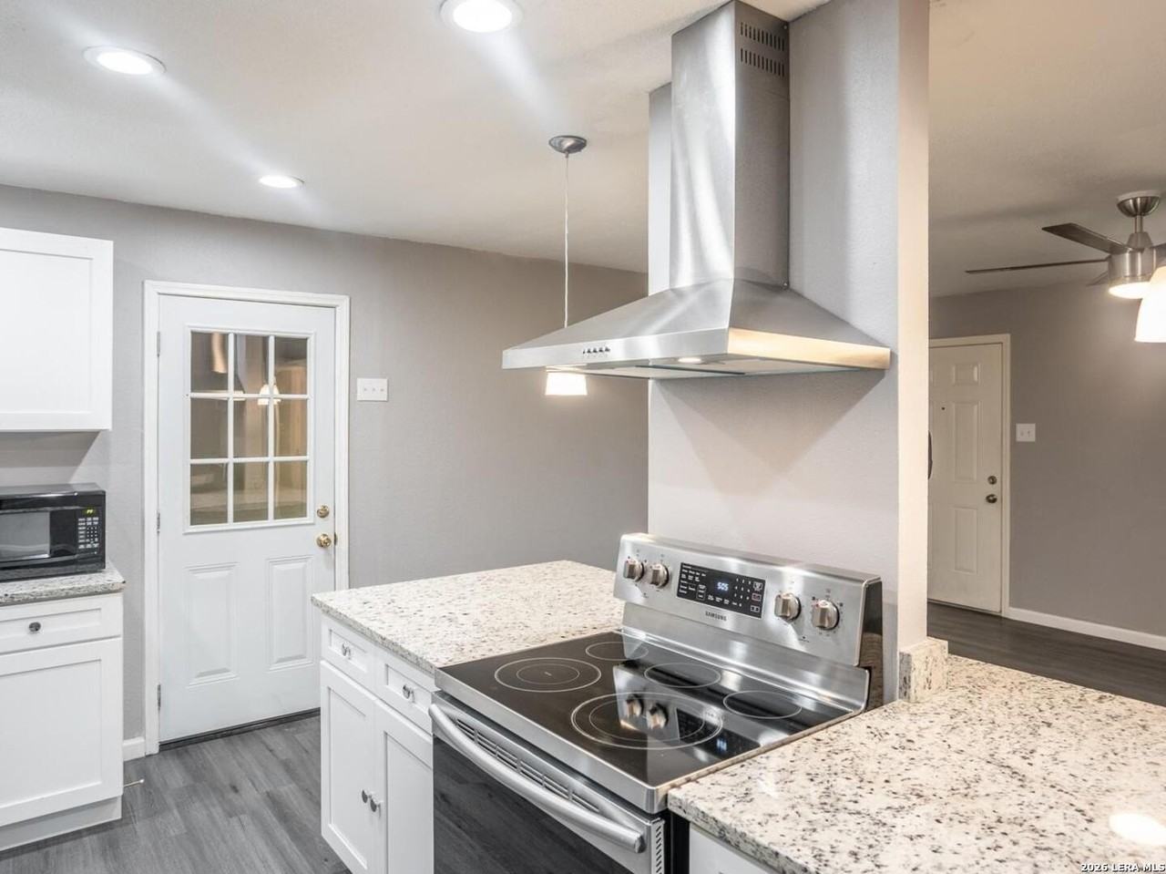 158 HATCHER AVE - Photo 3 of 26