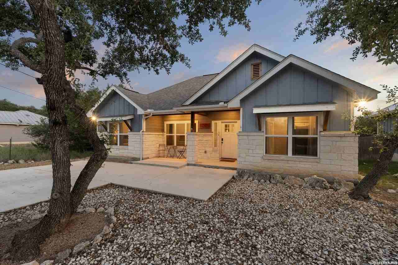 986 PARADISE DR - Photo 2 of 28