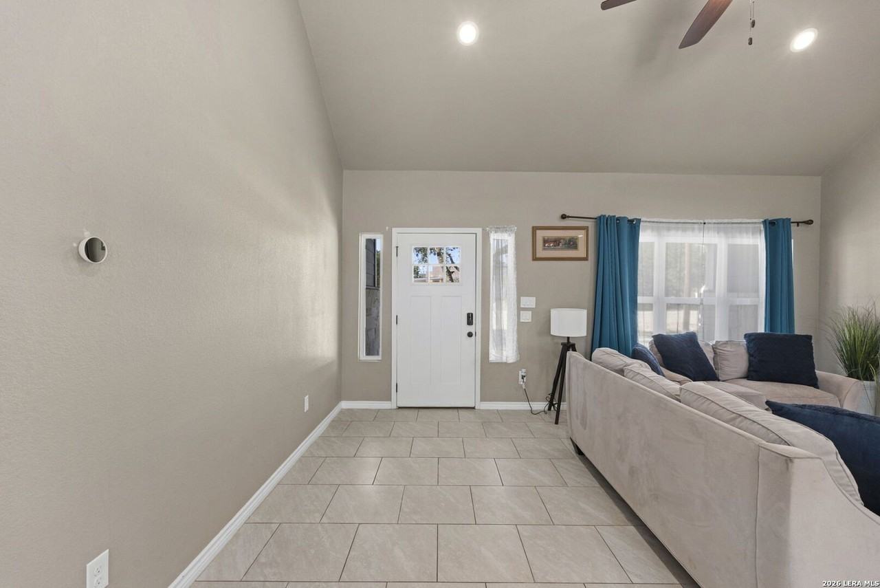 986 PARADISE DR - Photo 6 of 28
