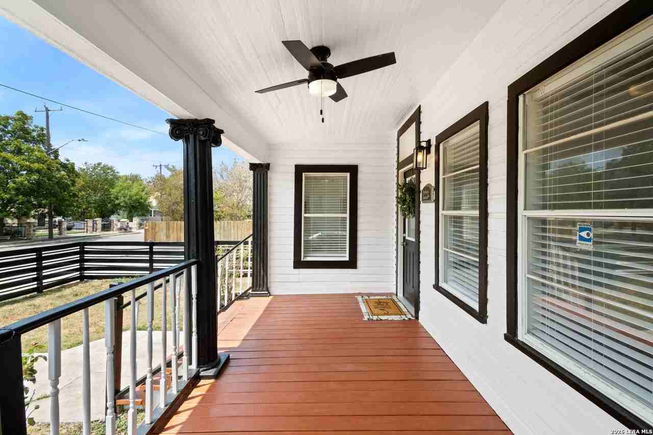 223 Porter St - Photo 2 of 21