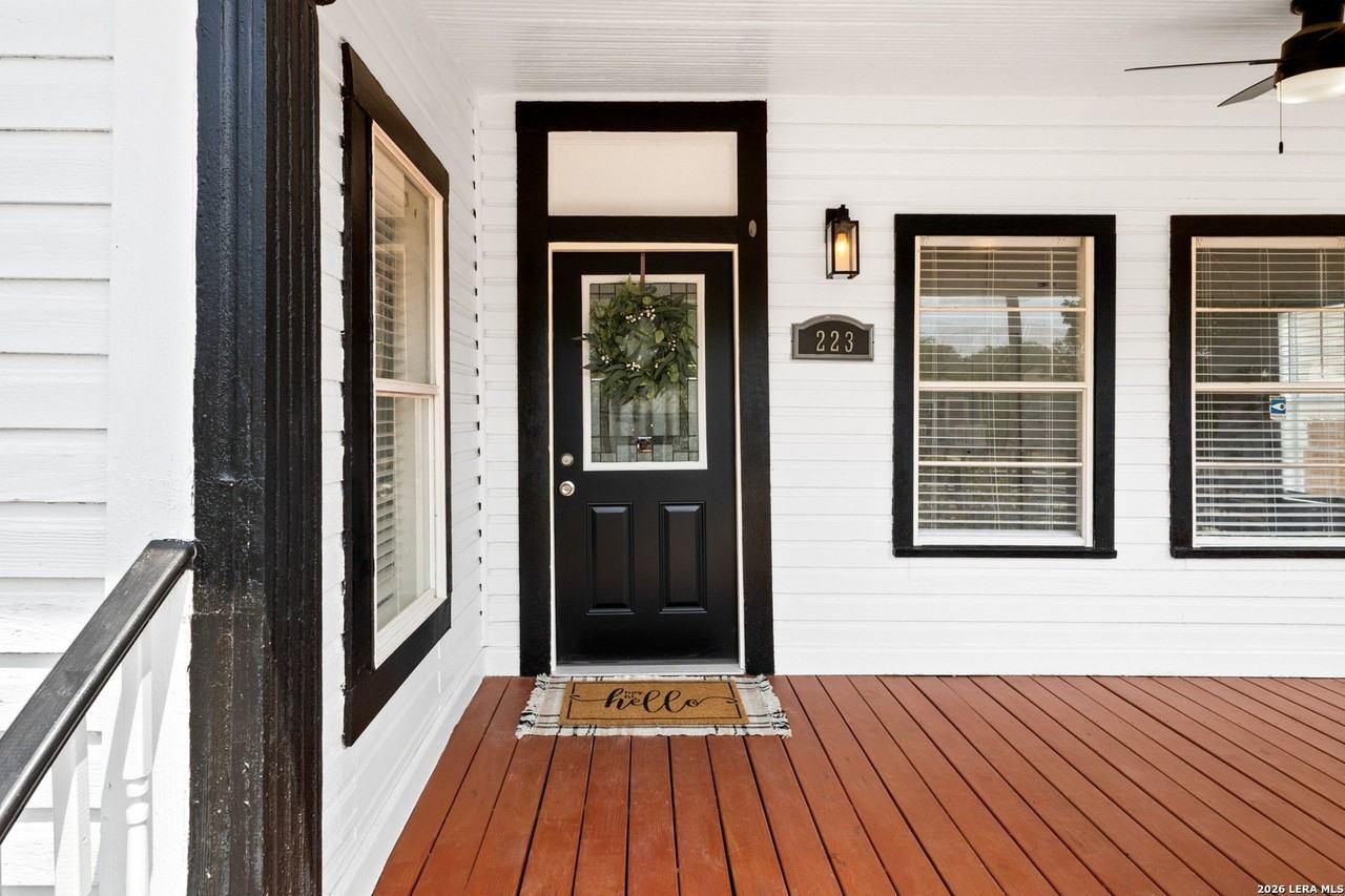 223 Porter St - Photo 3 of 21