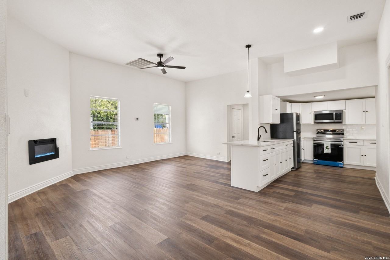 223 Porter St - Photo 6 of 21