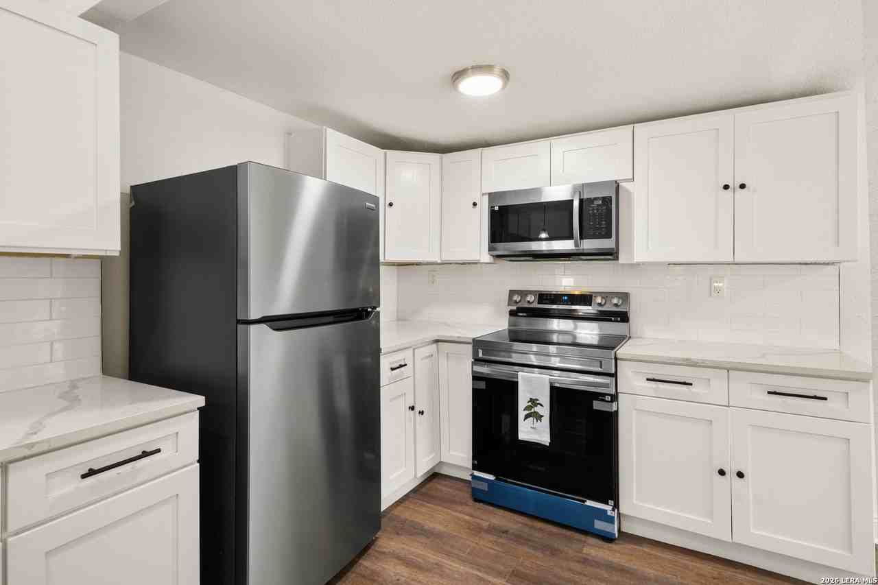 223 Porter St - Photo 7 of 21