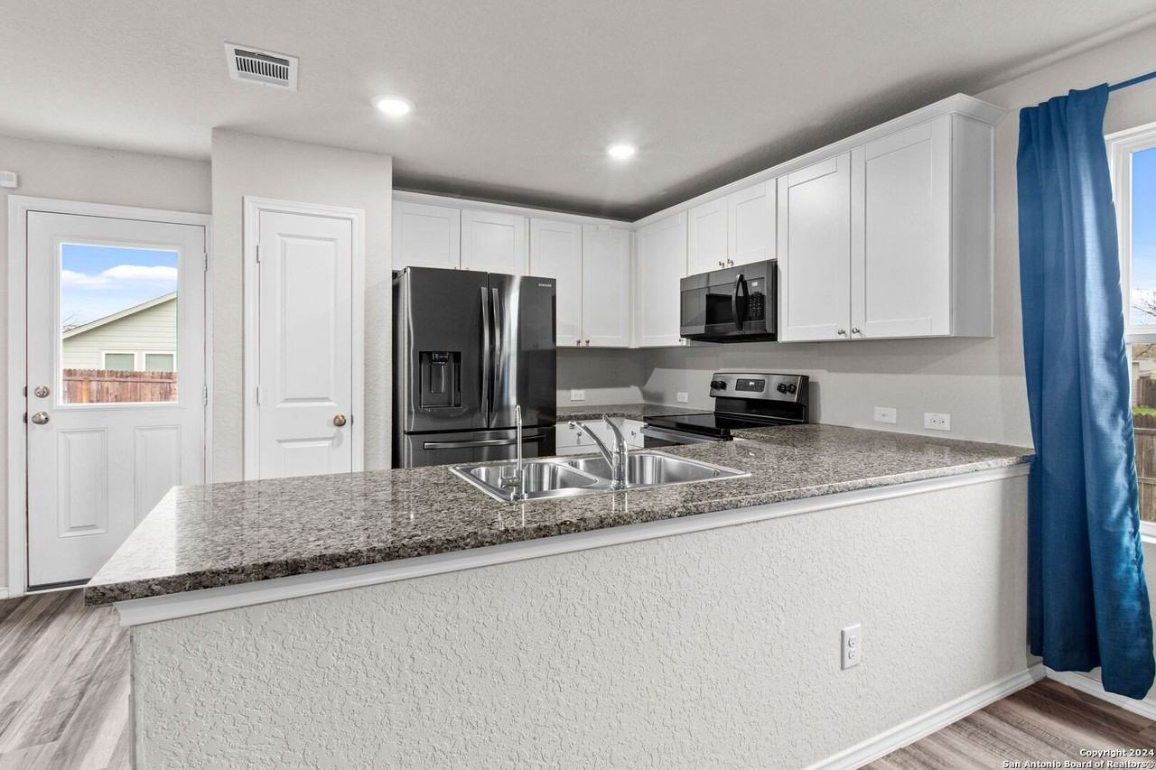 5734 MOUNTAIN PT - Photo 6 of 16