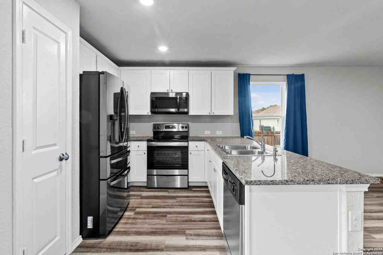 5734 MOUNTAIN PT - Photo 7 of 16