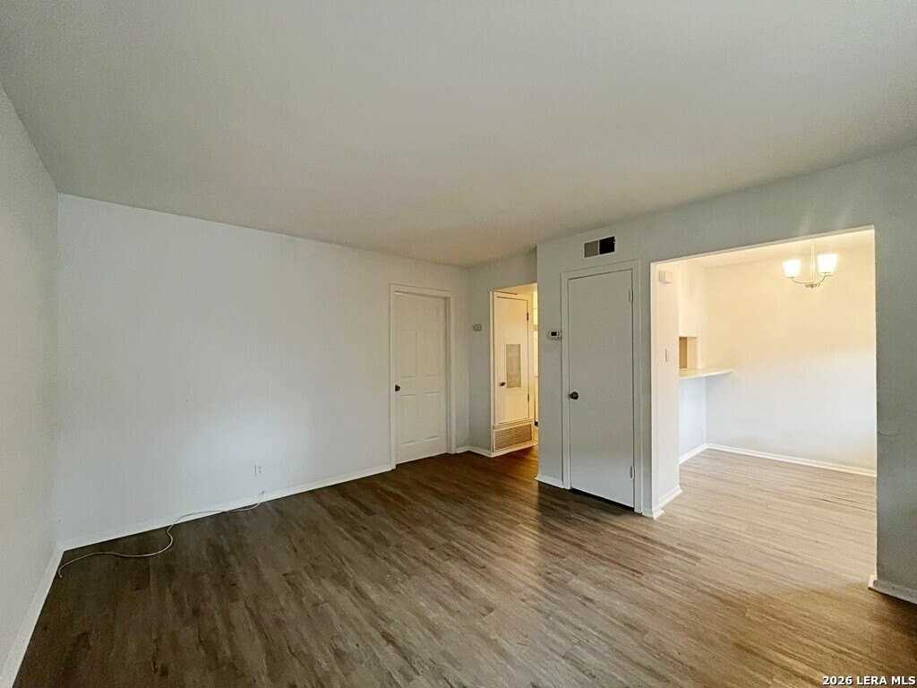 311 E San Antonio #101 - Photo 7 of 29