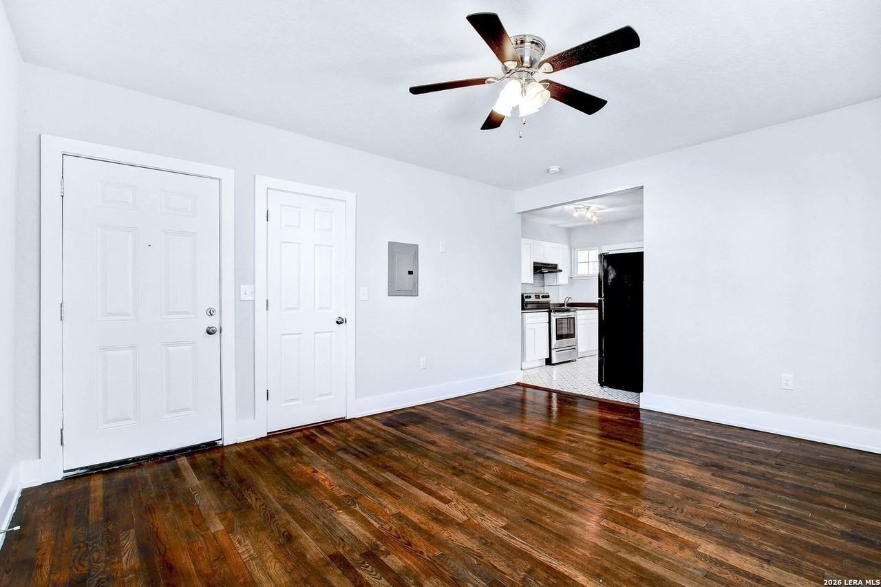 1020 W French Pl #2 - Photo 3 of 11
