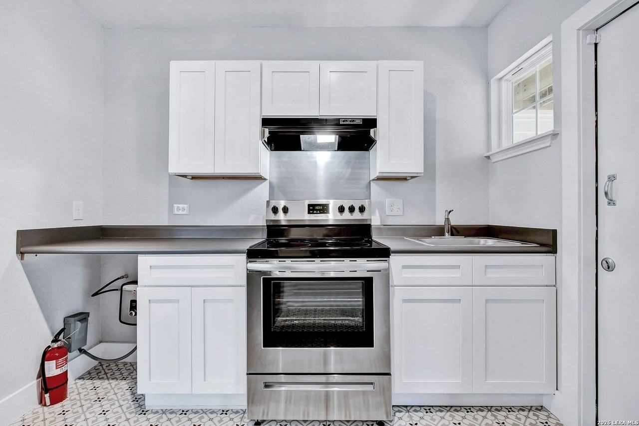 1020 W French Pl #2 - Photo 5 of 11
