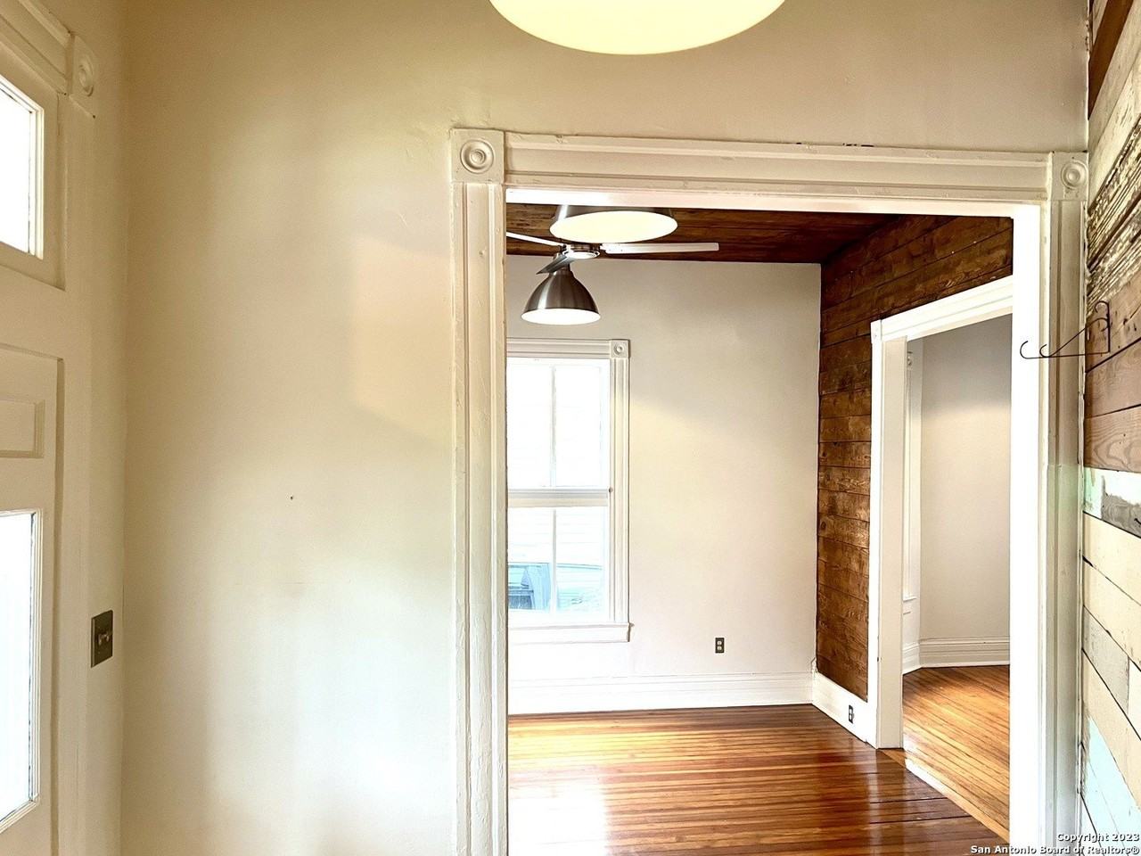 902 N Pine St - Photo 3 of 23
