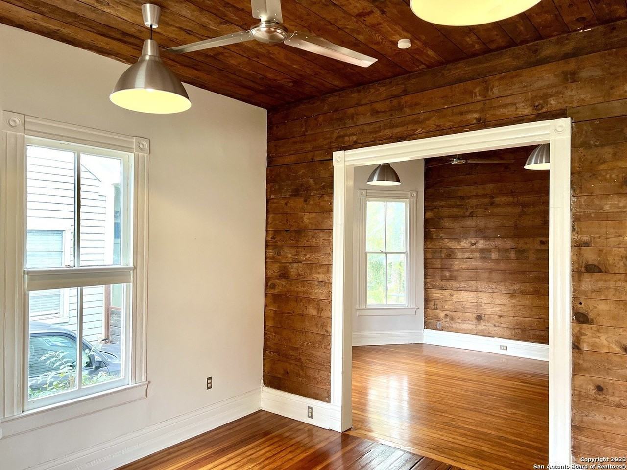 902 N Pine St - Photo 5 of 23
