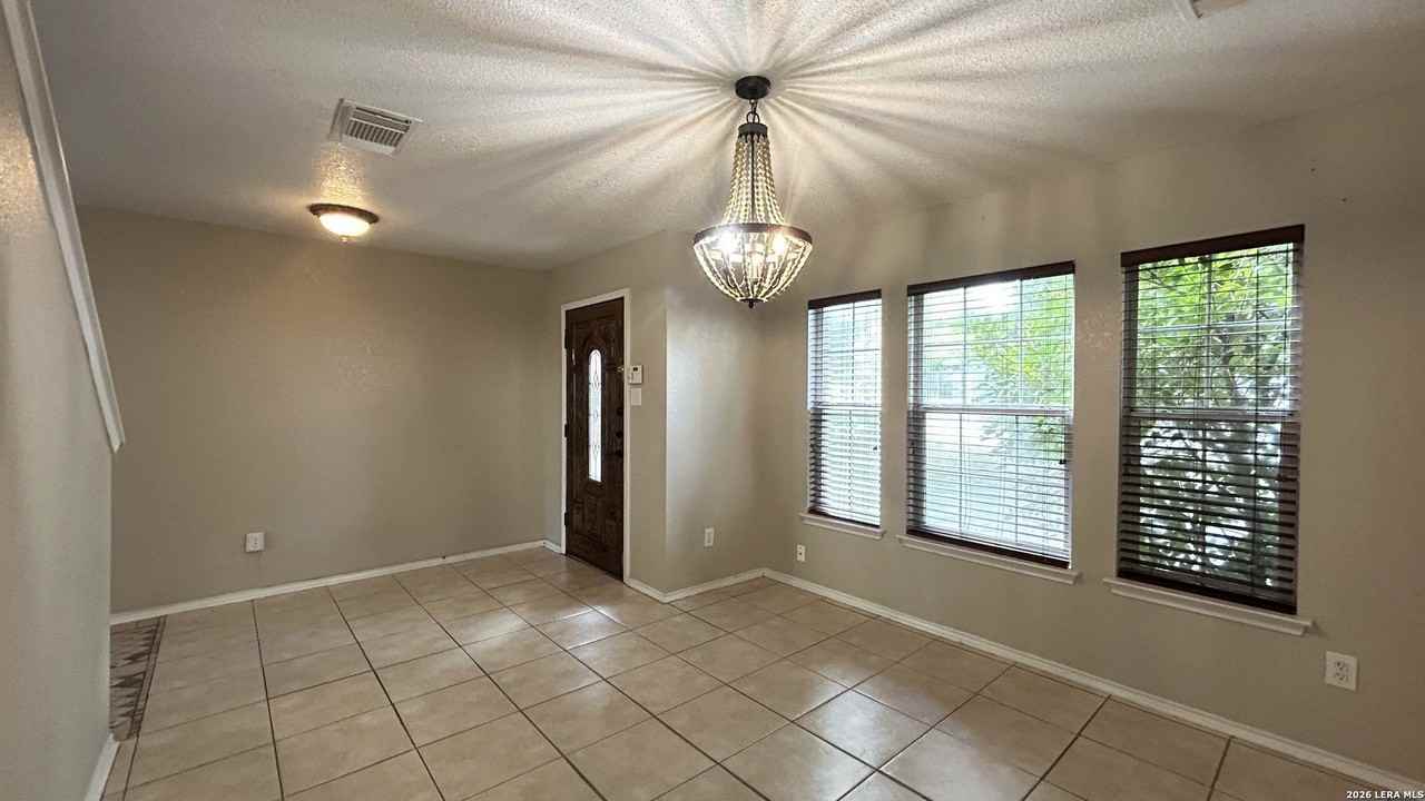 8218 Moody Cavern - Photo 4 of 37
