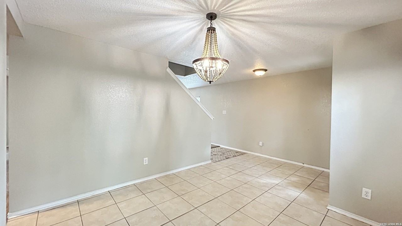 8218 Moody Cavern - Photo 5 of 37