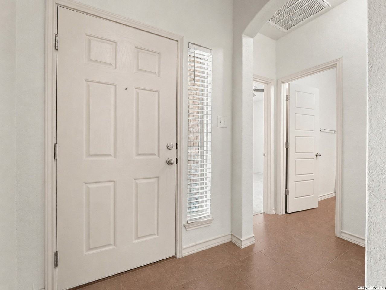 634 Saddle House - Photo 5 of 32