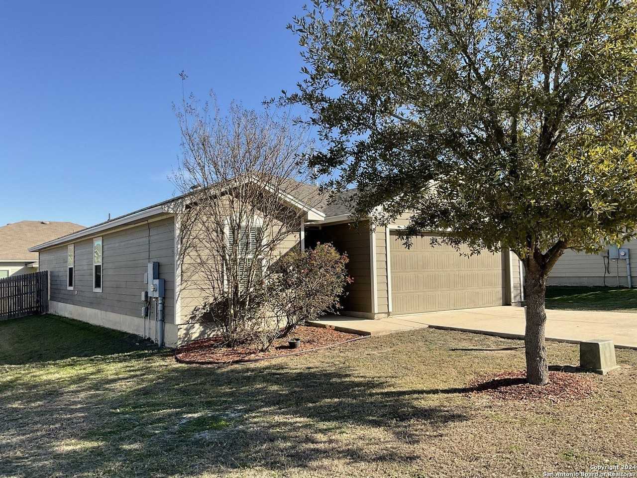 1422 Dove Bend - Photo 2 of 27