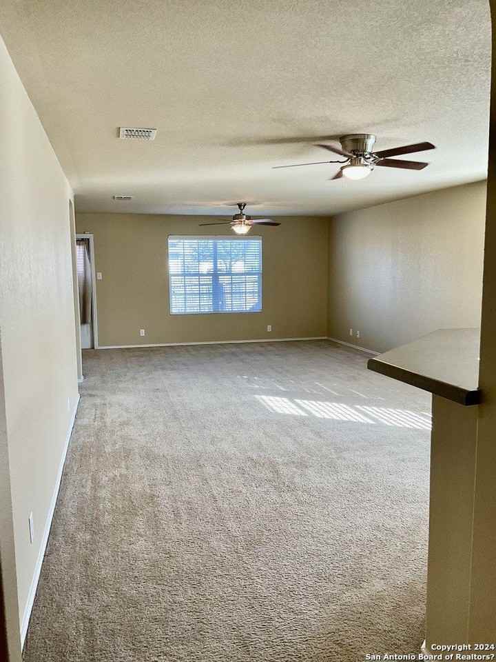 1422 Dove Bend - Photo 7 of 27