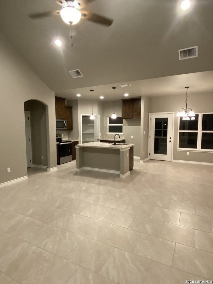 1429 MOUNTAIN VIEW DR - Photo 2 of 10