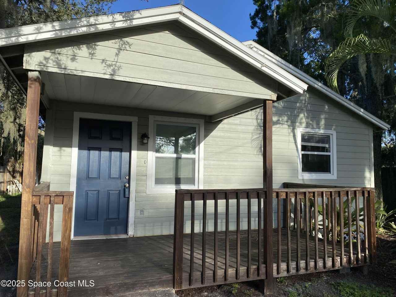 1907 Fletcher St - Photo 2 of 19