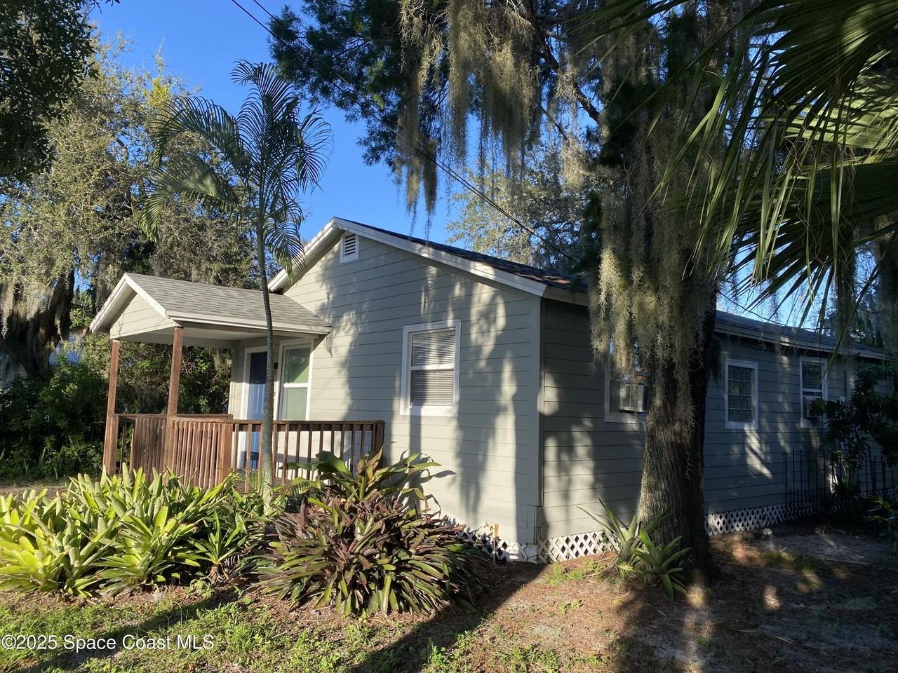 1907 Fletcher St - Photo 4 of 19