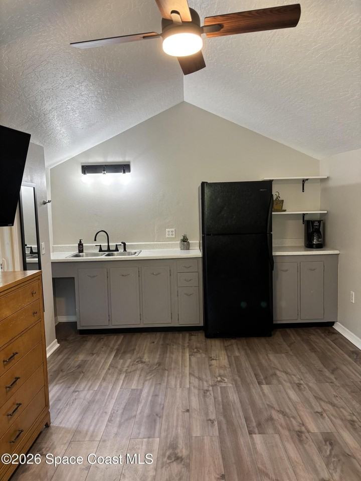 1903 Fletcher St - Photo 3 of 11