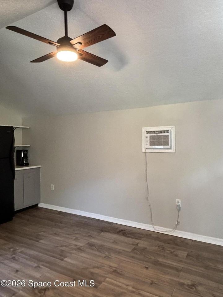 1903 Fletcher St - Photo 4 of 11