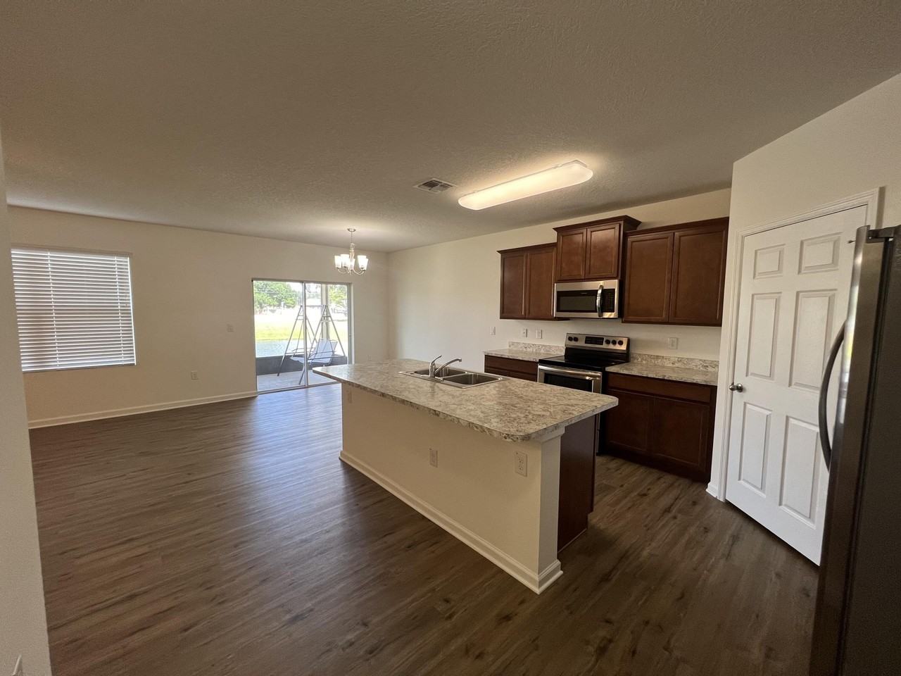 1110 Newton Cir - Photo 6 of 18
