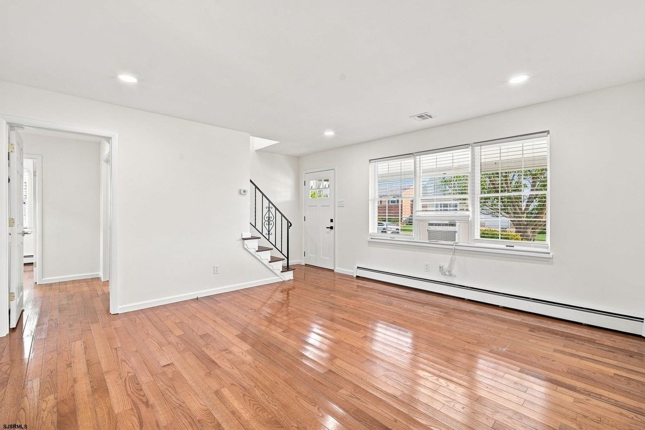 526 Lafayette Blvd - Photo 4 of 21