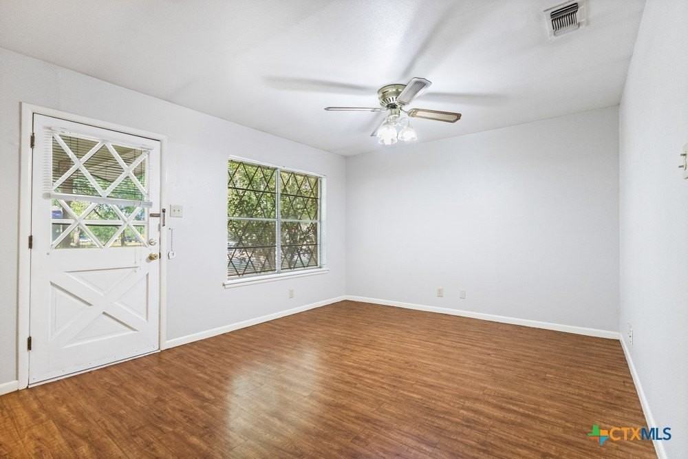 130 Algarita St - Photo 4 of 25