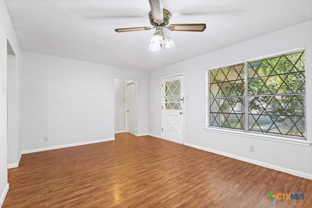 130 Algarita St - Photo 5 of 25