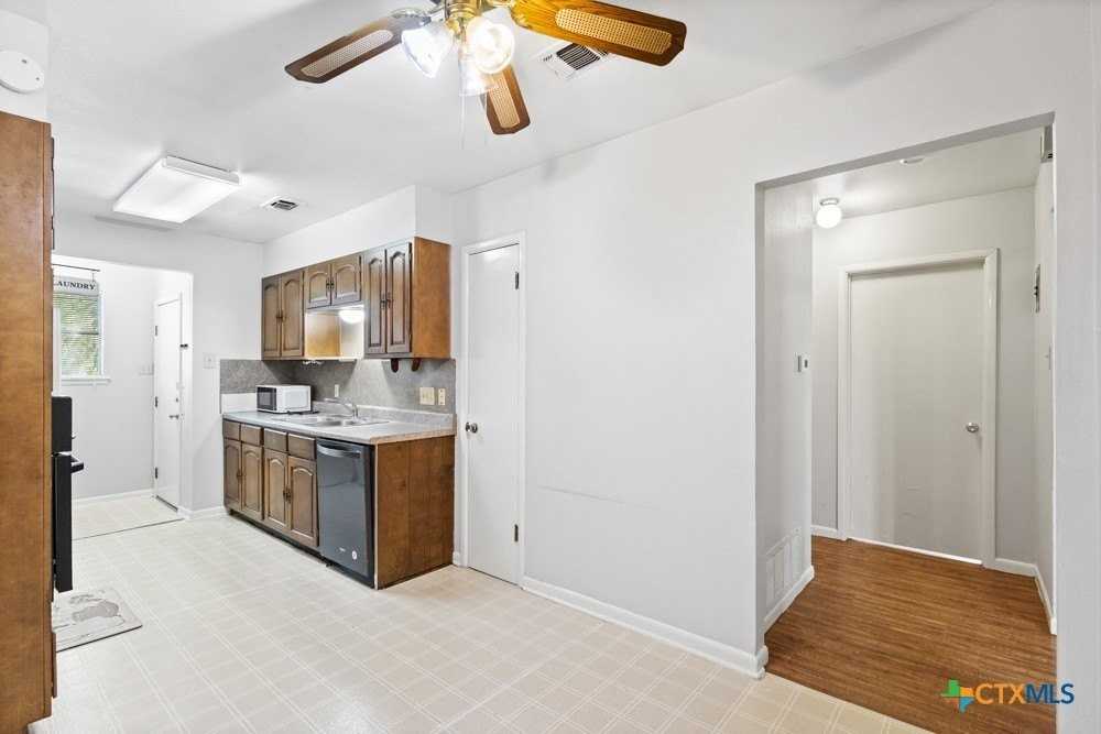 130 Algarita St - Photo 7 of 25