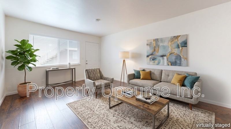 1558 Bridge St #21 - Photo 5 of 12