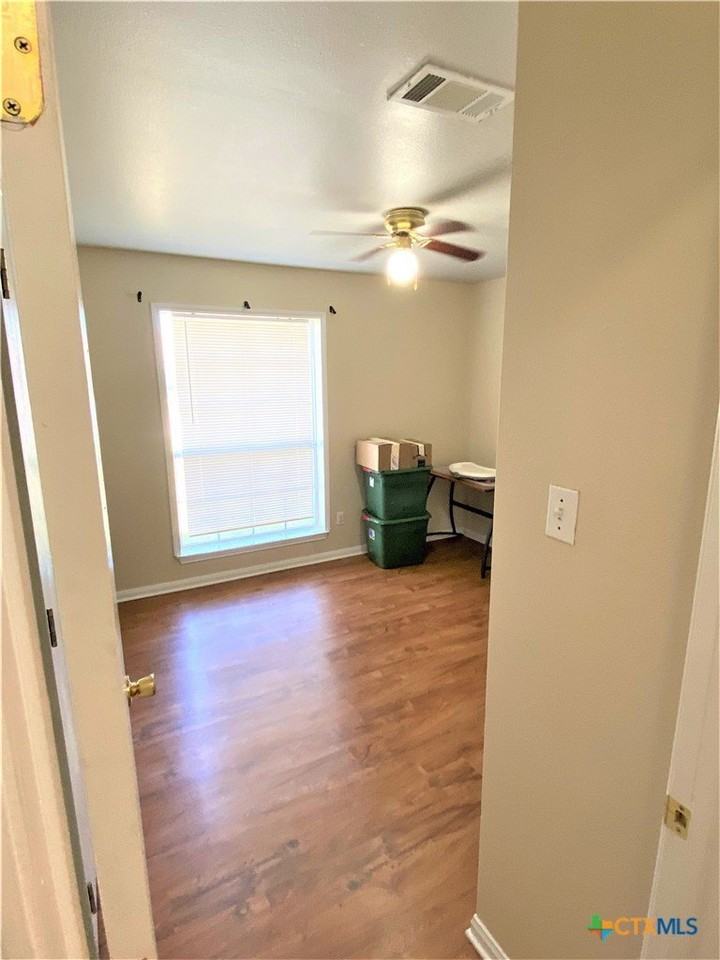 1311 E Downs Ave - Photo 5 of 10