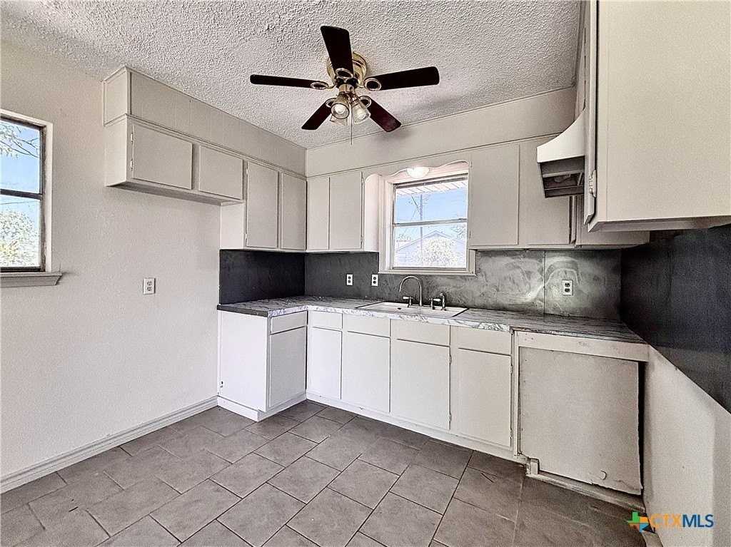 209 W Prairie Ave - Photo 7 of 13