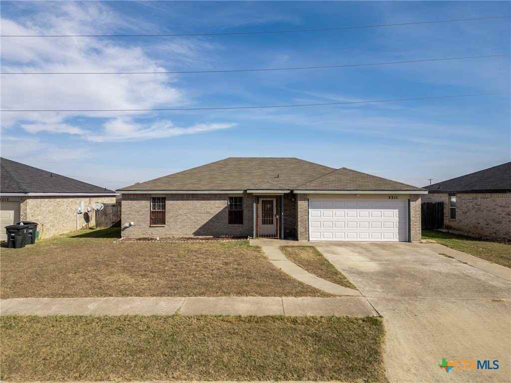 3211 Tom Lockett Dr - Photo 2 of 33