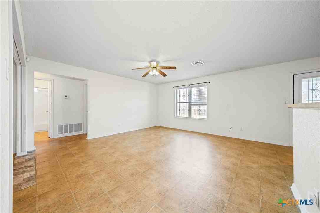 3211 Tom Lockett Dr - Photo 6 of 33