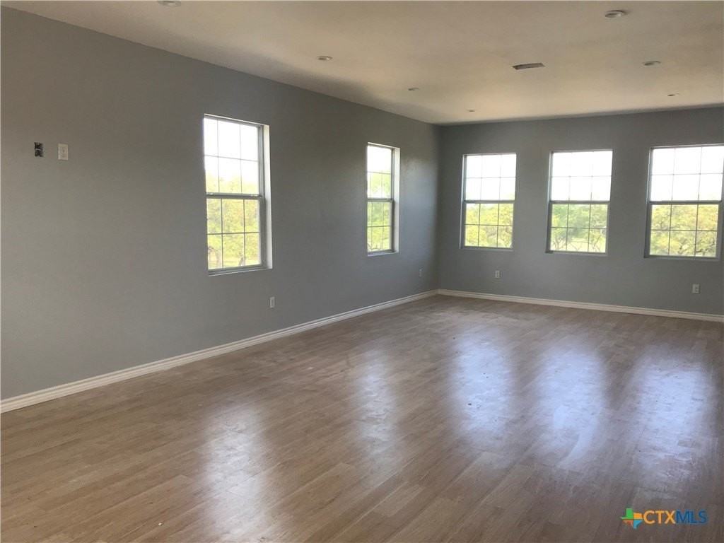 729 Clay Rdg - Photo 2 of 13