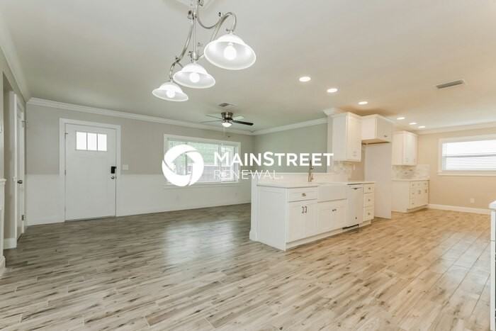215 Cranberry Ln - Photo 4 of 21